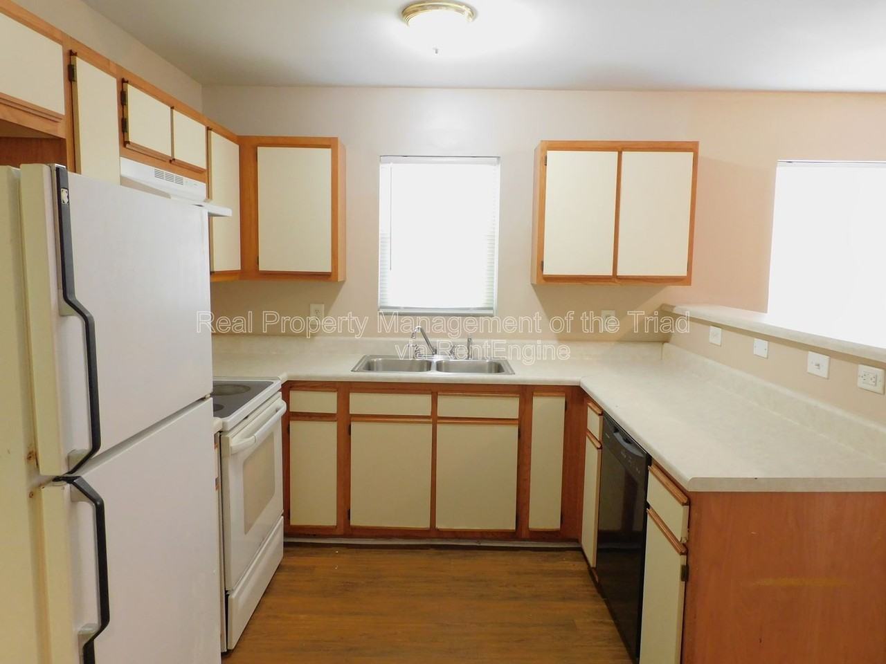 909 Beaumont Ave - Photo 5 of 22