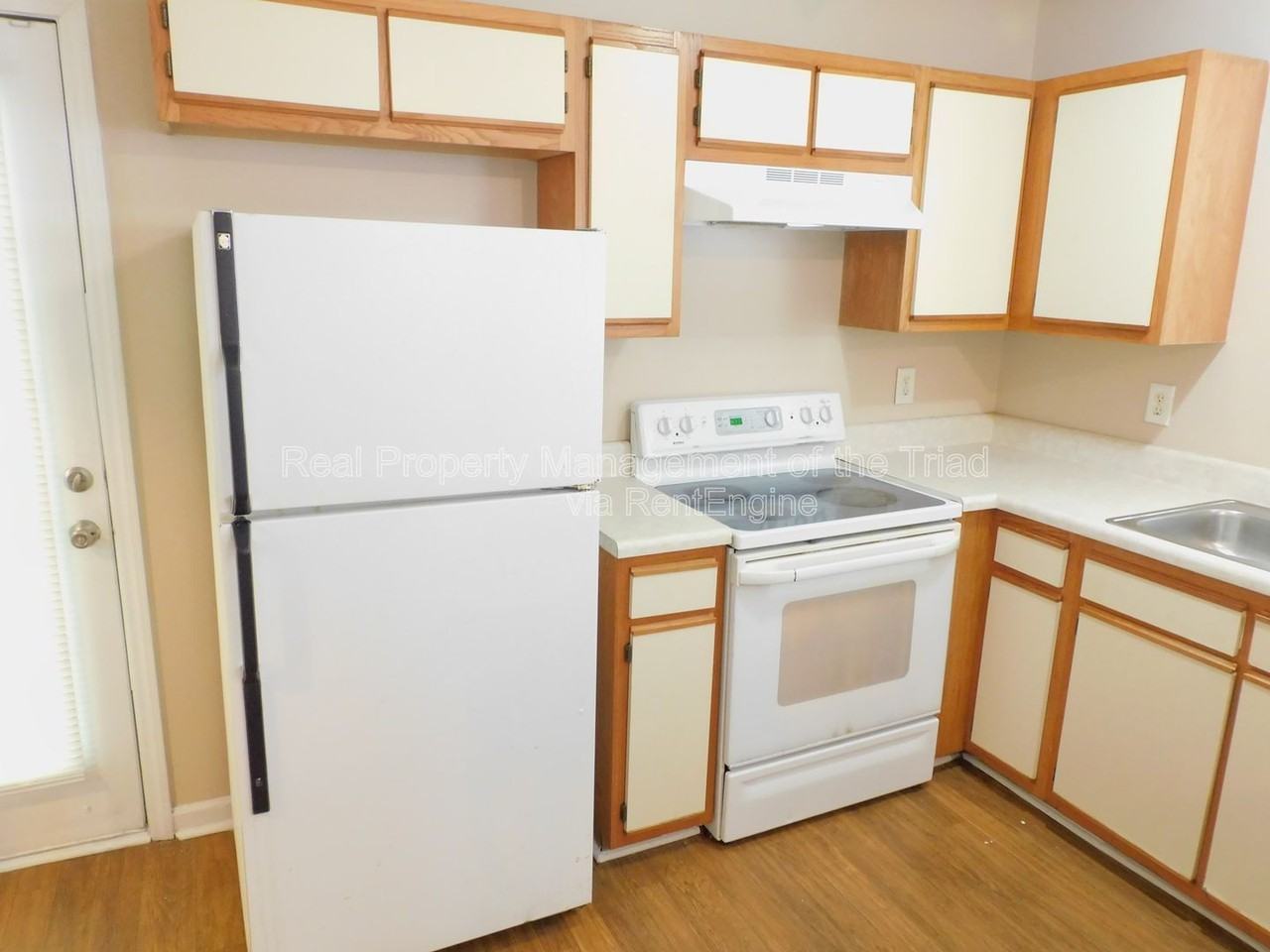 909 Beaumont Ave - Photo 6 of 22
