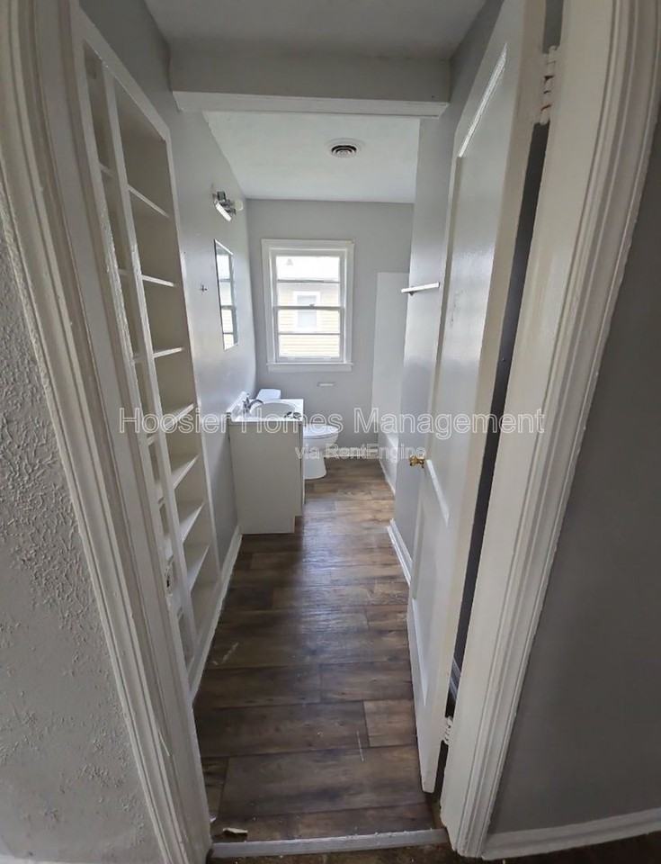 2202 N Kitley Ave - Photo 2 of 7