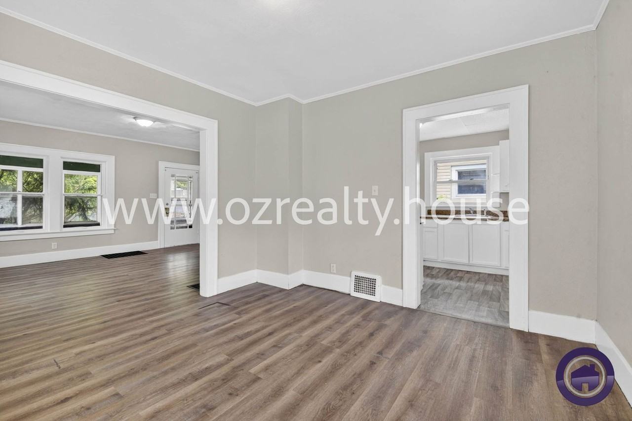 3725 Hoiles Ave - Photo 4 of 18