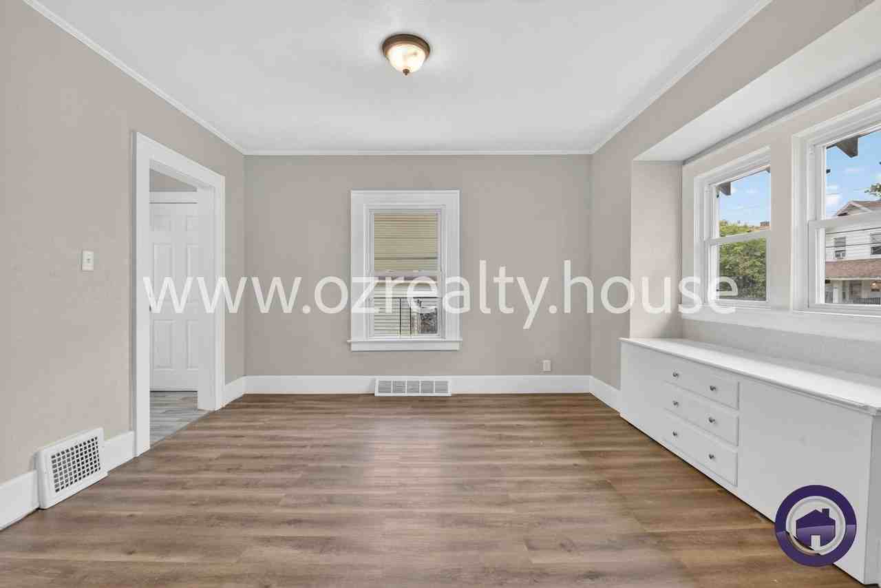 3725 Hoiles Ave - Photo 5 of 18