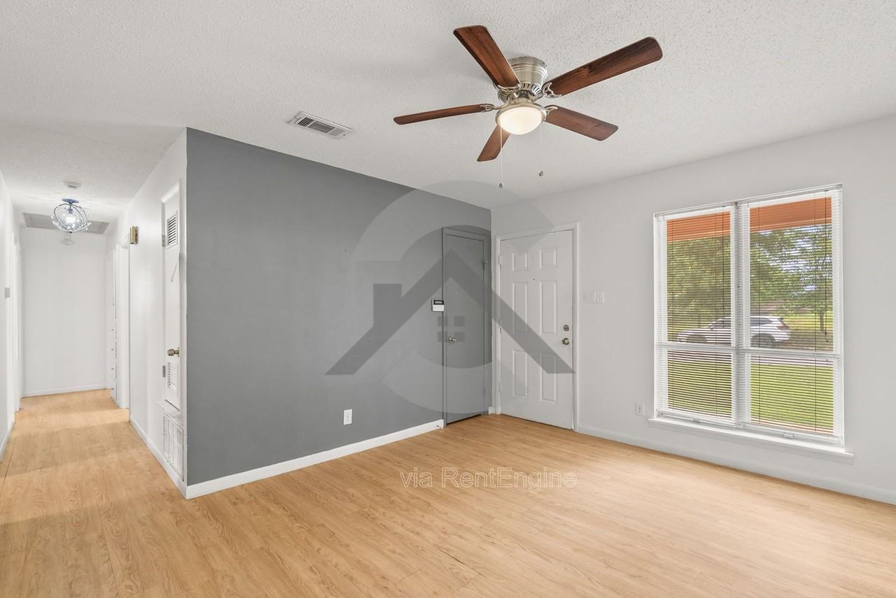 9409 Cerelle Dr - Photo 3 of 13