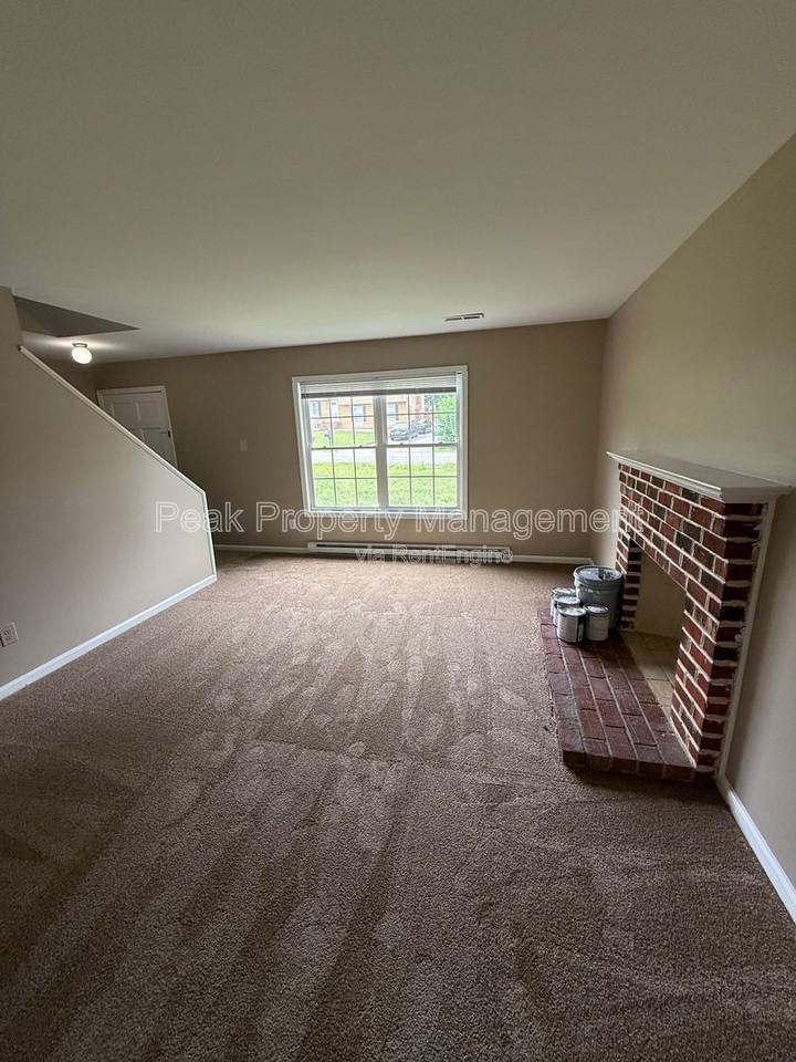 236 Chessington Rd - Photo 4 of 17