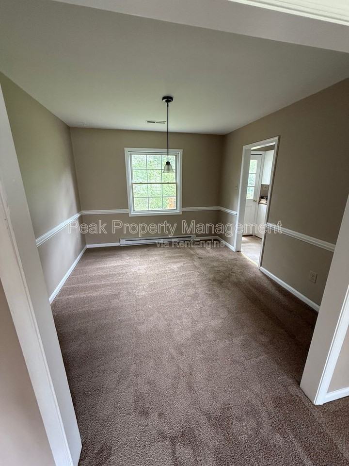 236 Chessington Rd - Photo 5 of 17