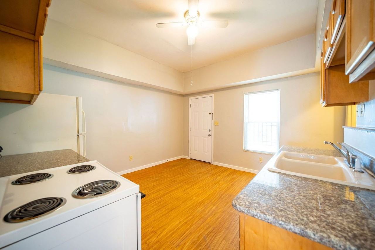 757 Wager St - Photo 3 of 14