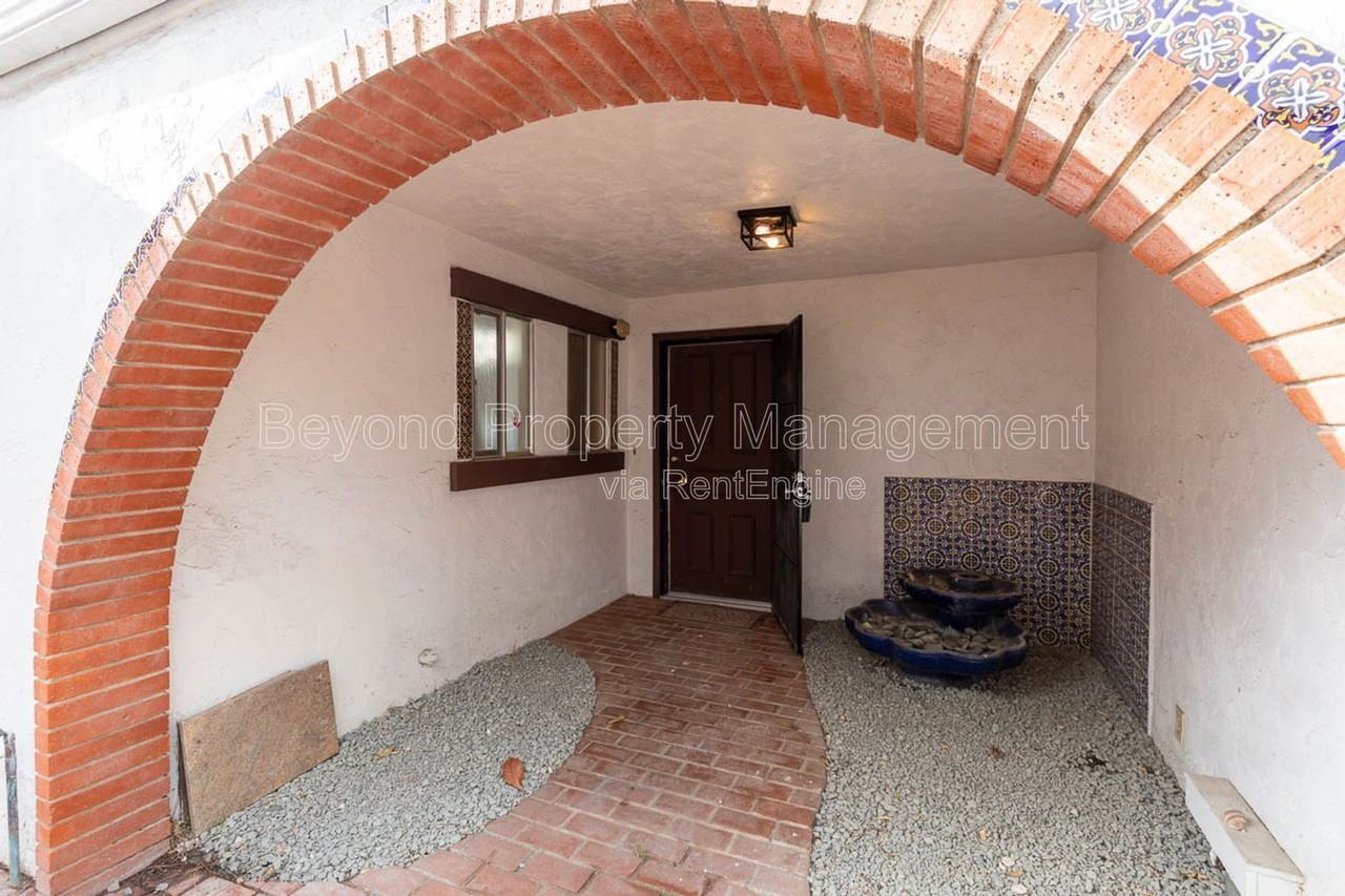 3725 Orion Dr - Photo 2 of 29