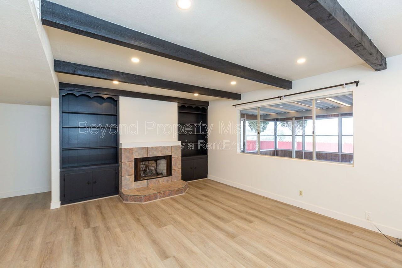 3725 Orion Dr - Photo 4 of 29
