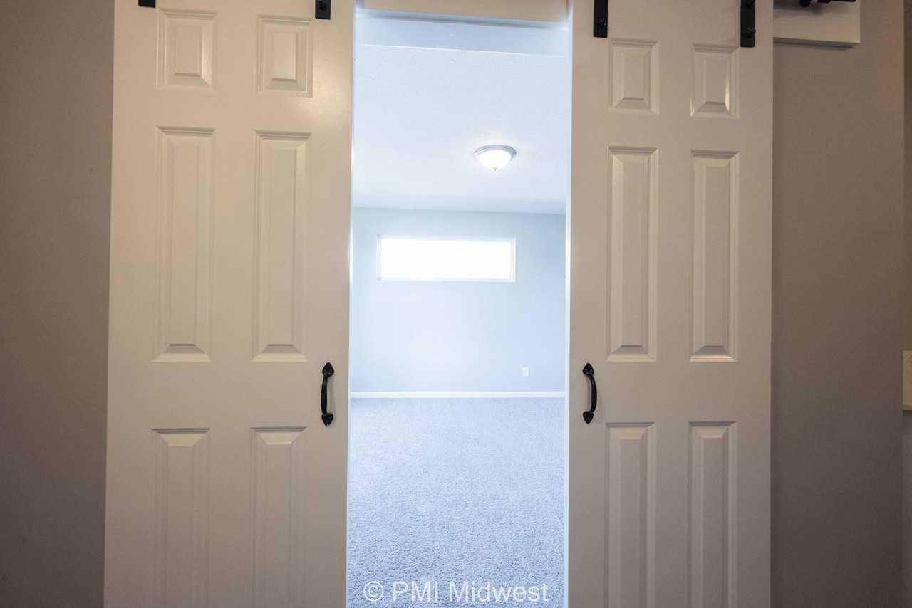 2952 W New York St - Photo 7 of 43