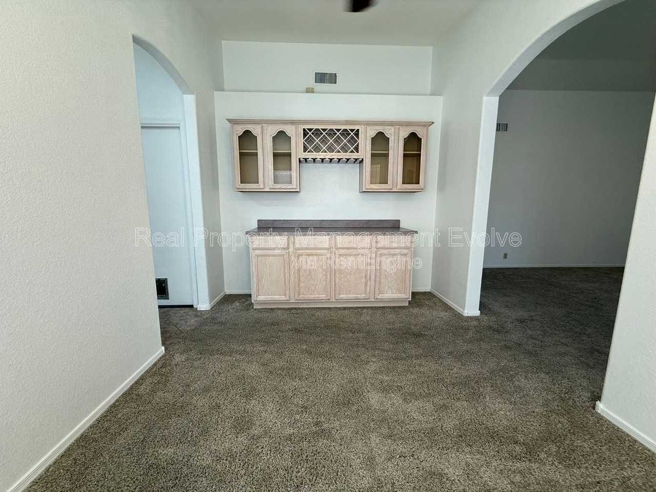 4260 E Rosemonte Dr - Photo 7 of 35