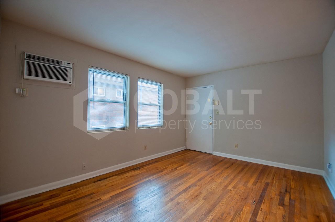 944 Saint Charles Ave Ne #9 - Photo 3 of 15