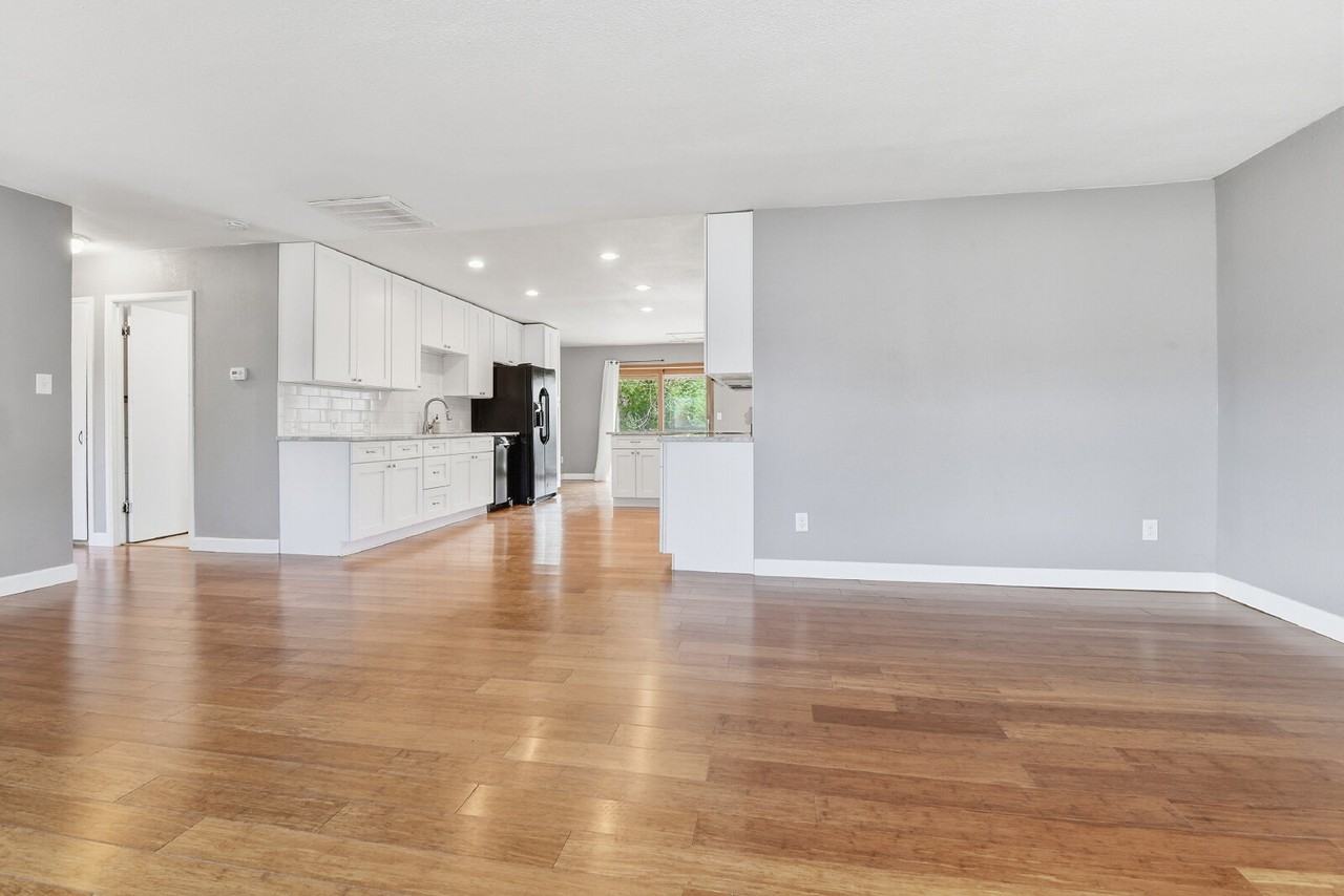 3001 S Grape Way - Photo 3 of 40