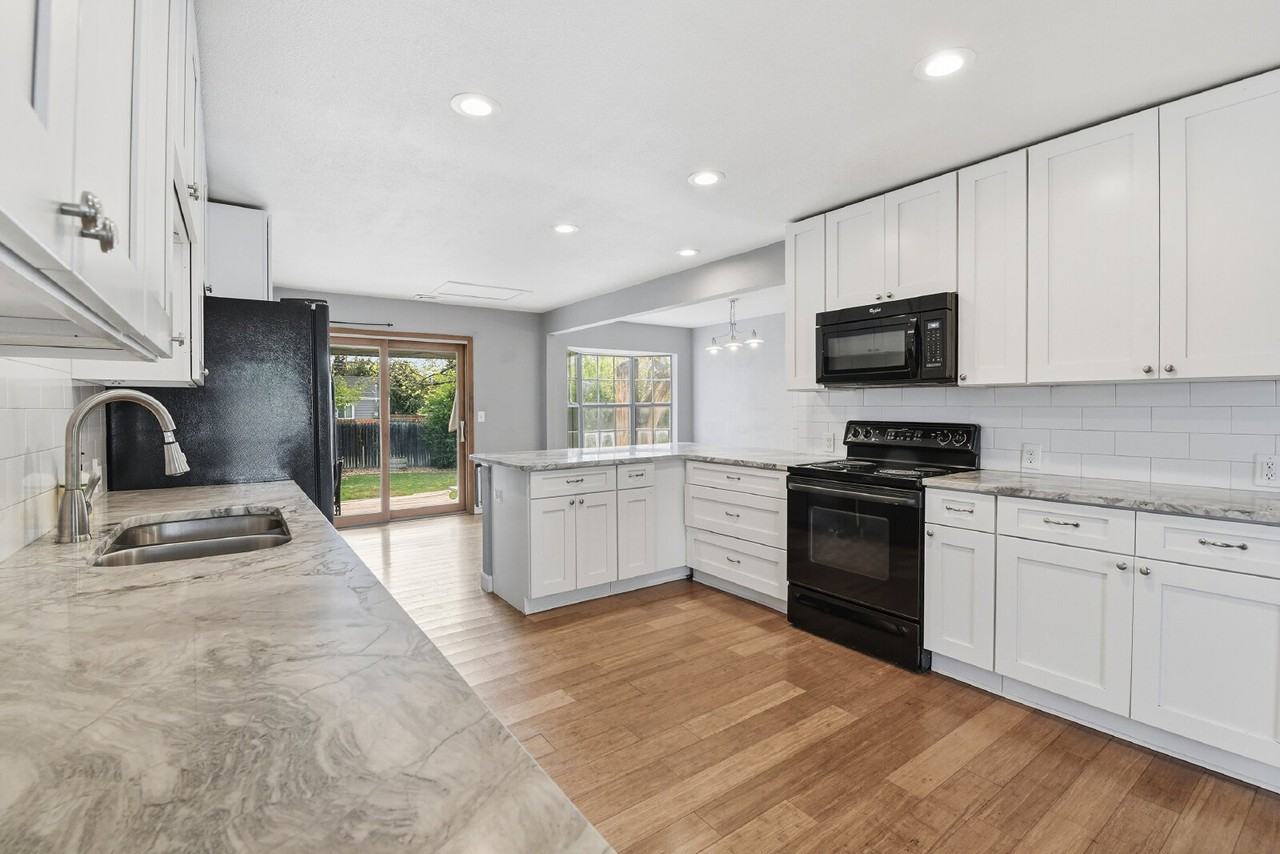 3001 S Grape Way - Photo 6 of 40