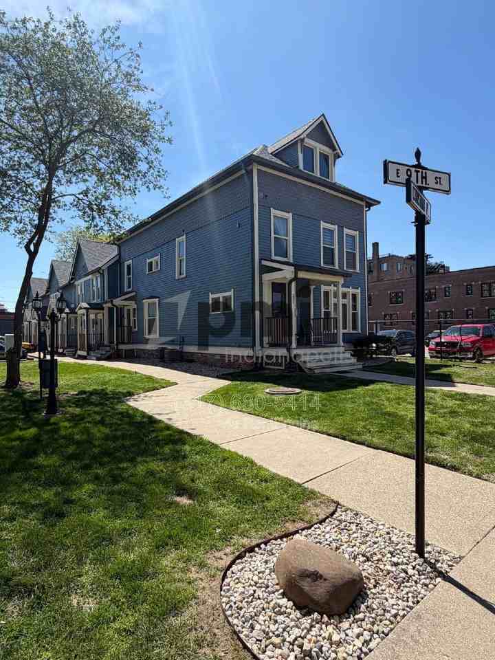 231 E 9th St #19 - Photo 3 of 34