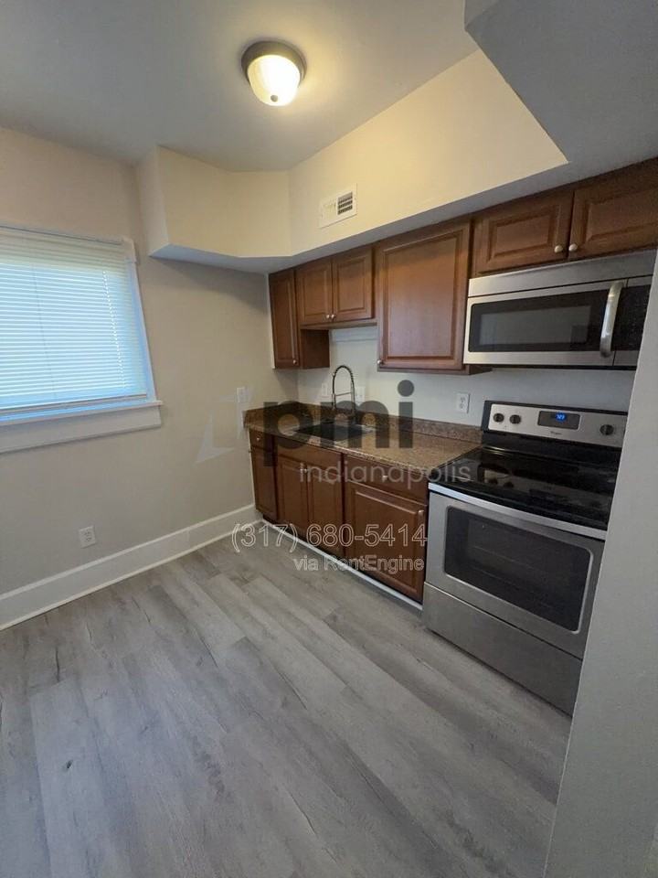 231 E 9th St #19 - Photo 5 of 34