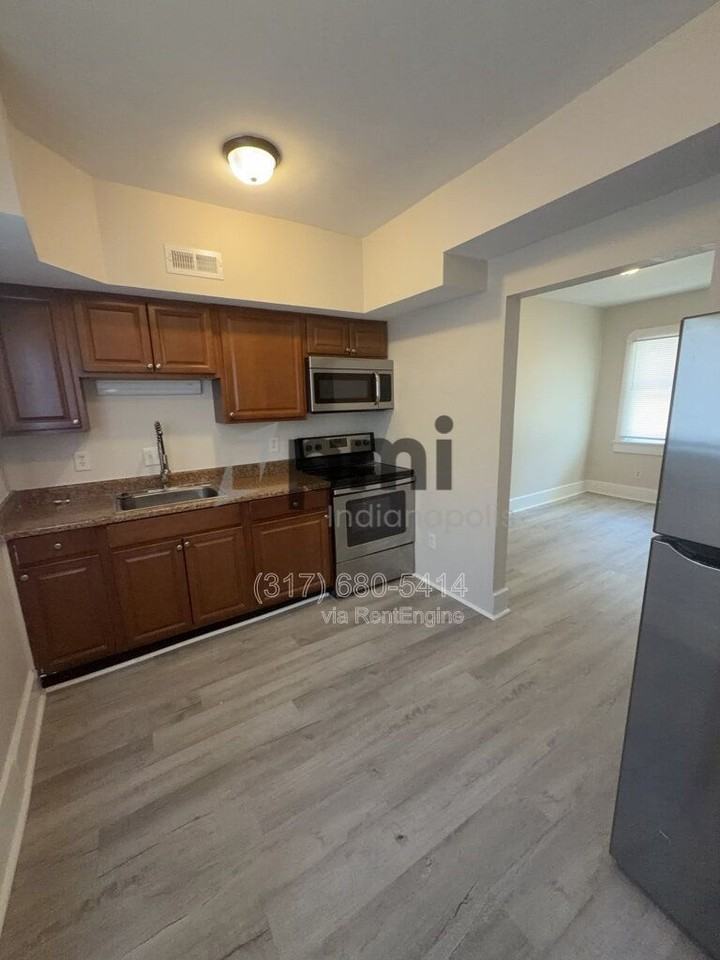231 E 9th St #19 - Photo 6 of 34