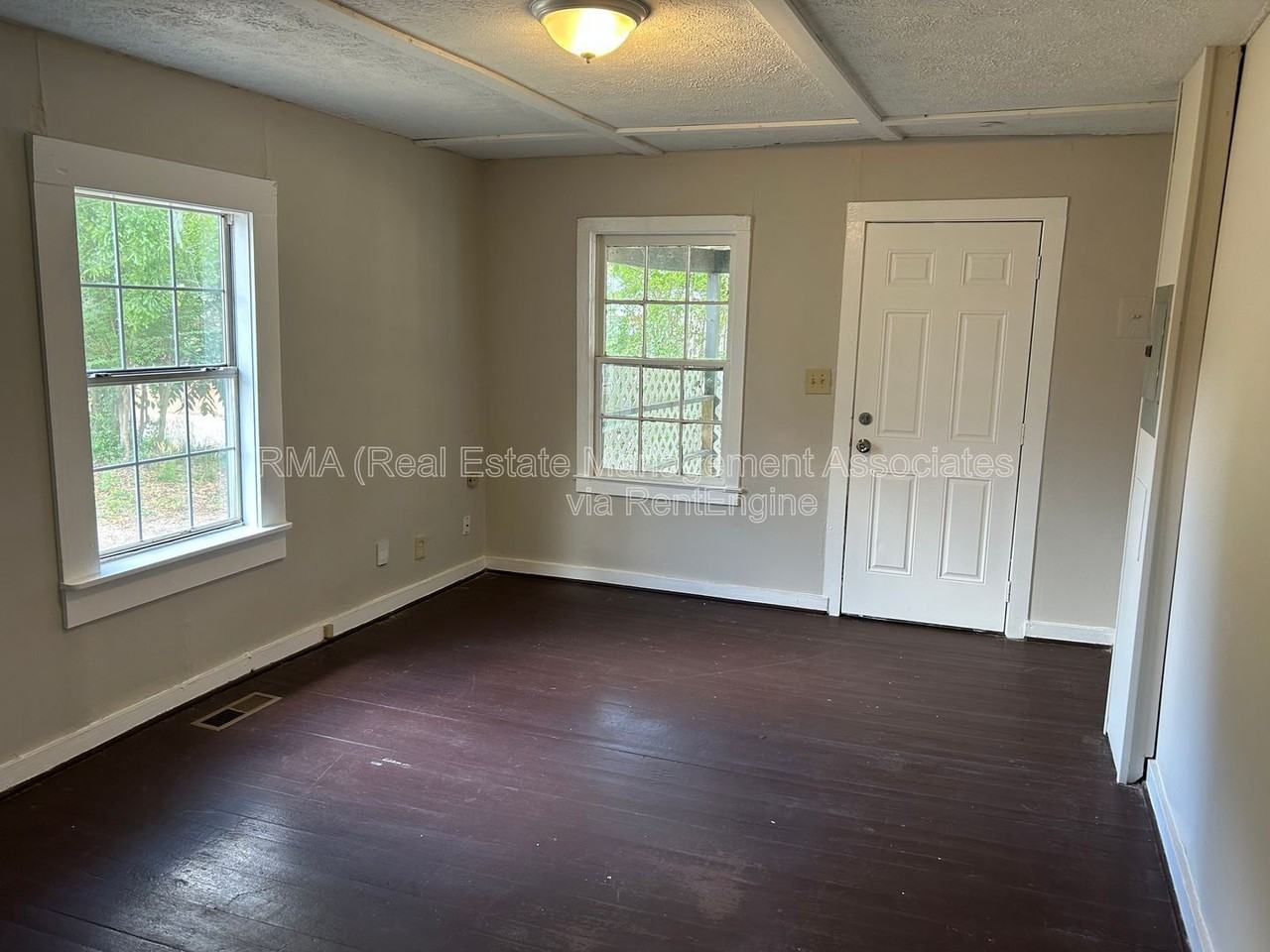 1048 W College Ext - Photo 5 of 6