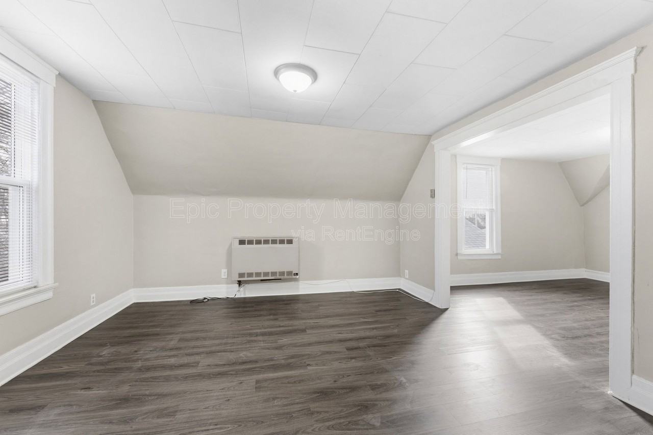 332 Goddard St - Photo 6 of 11