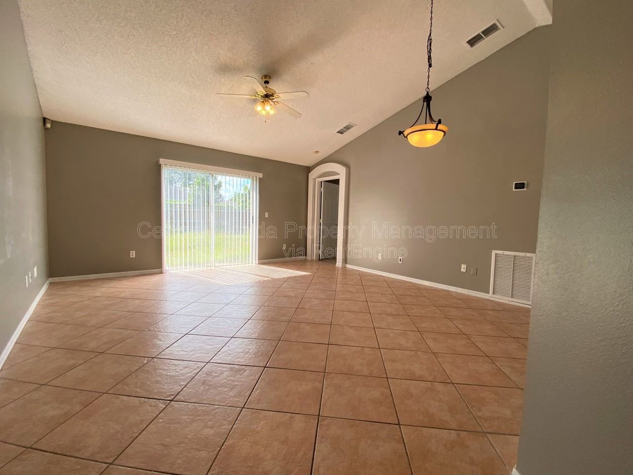 13820 Eagleridge Ct - Photo 2 of 18