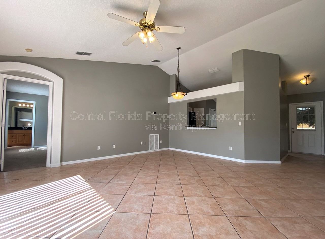 13820 Eagleridge Ct - Photo 3 of 18
