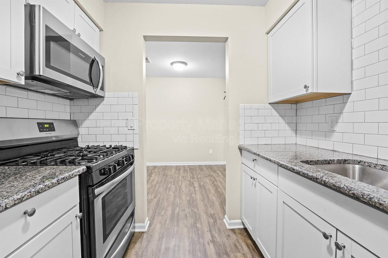 2700 6th St #302C - Photo 3 of 10