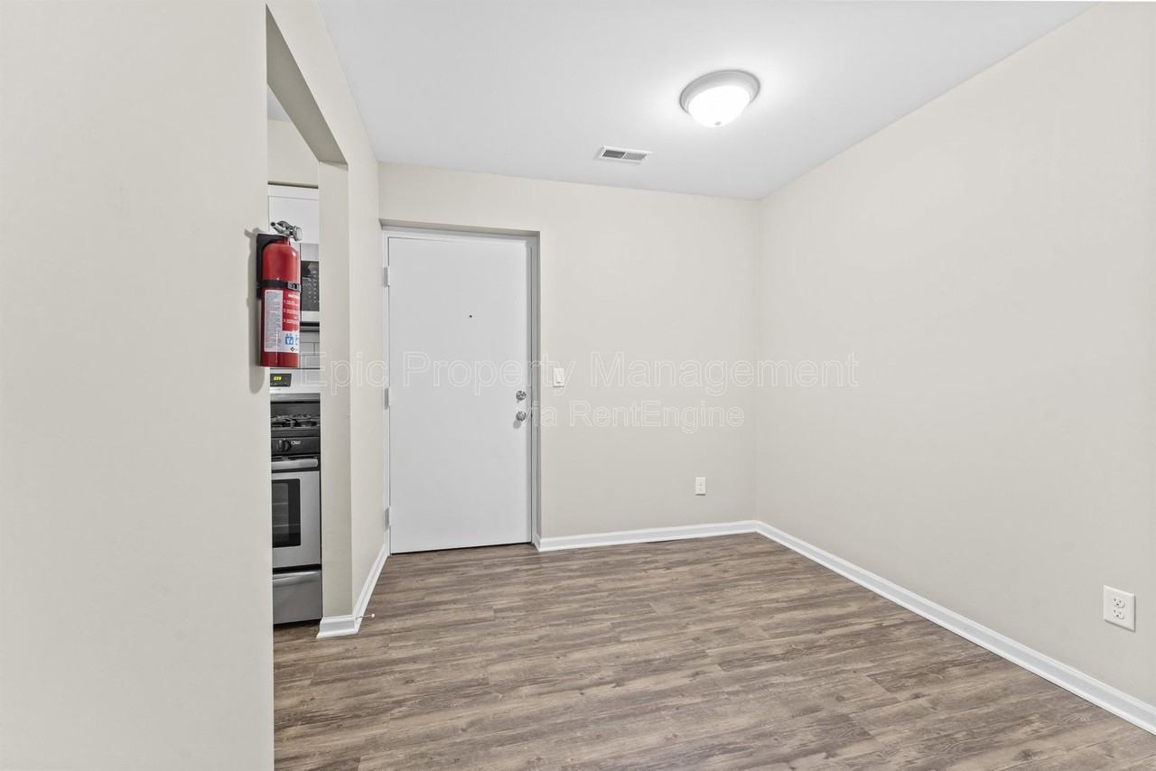 2700 6th St #302C - Photo 7 of 10