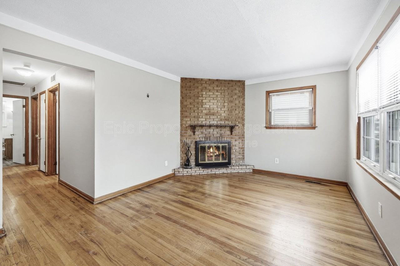 8048 Timken Ave - Photo 4 of 11