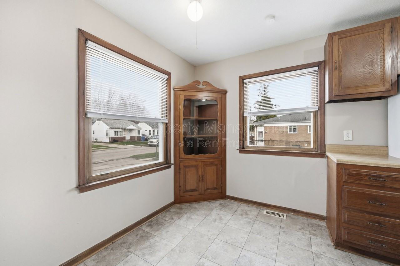 8048 Timken Ave - Photo 6 of 11
