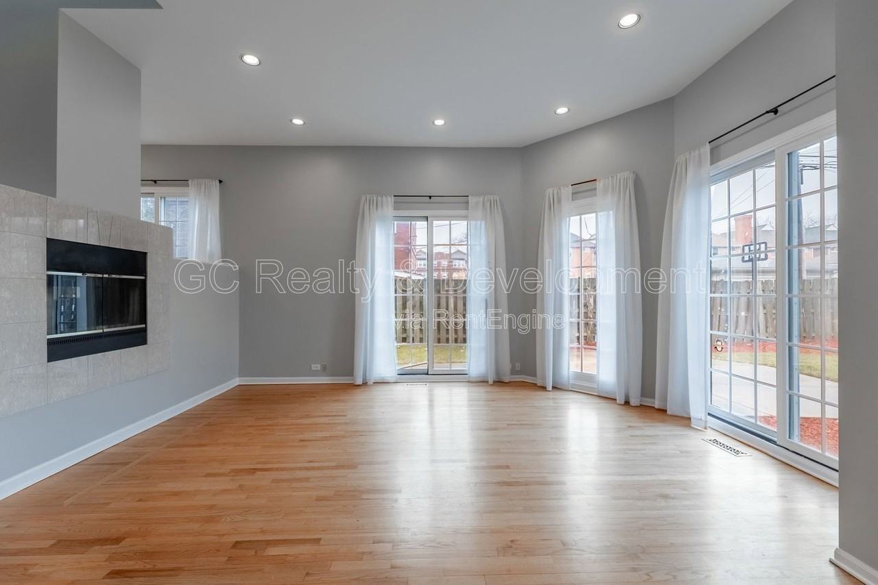 5424 S Ellis Ave #A - Photo 4 of 24