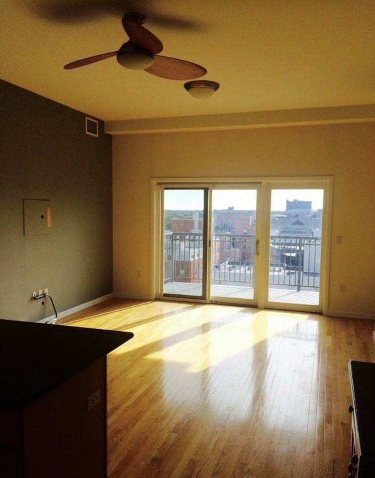 1950 N Logan St Apt 907 - Photo 5 of 12