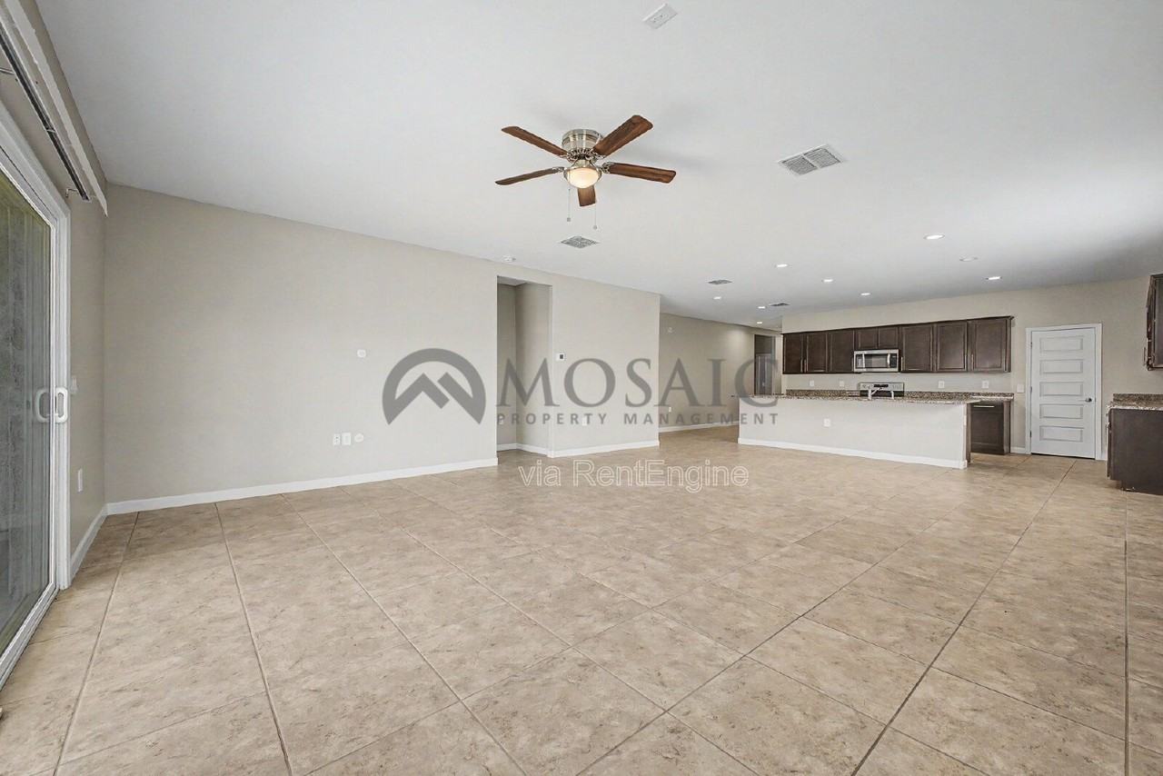 10617 S 54th Ln - Photo 7 of 23