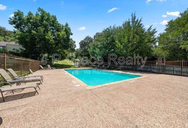 1500 Lake Shore Dr #201