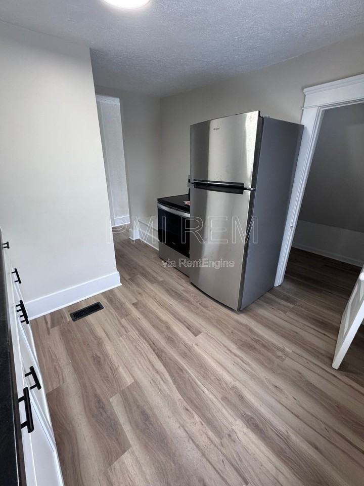 472 Sumner St #3 - Photo 2 of 11