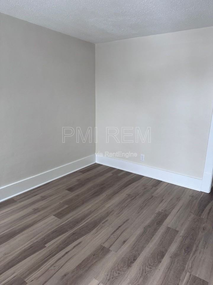 472 Sumner St #3 - Photo 6 of 11