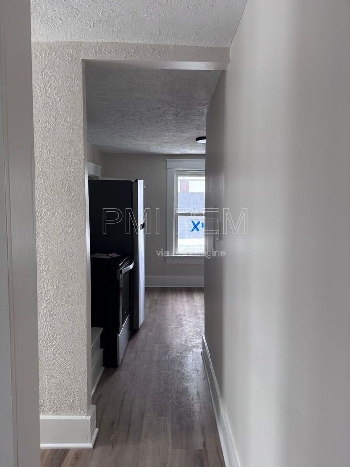 472 Sumner St #3 - Photo 4 of 11