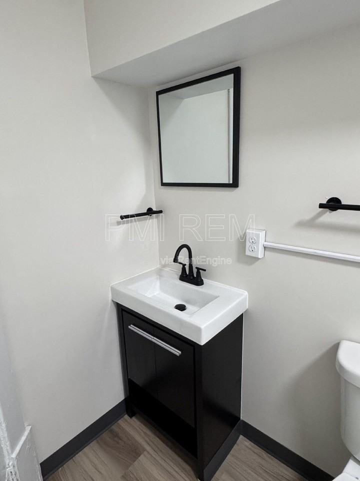 470 Sumner St #2 - Photo 5 of 26