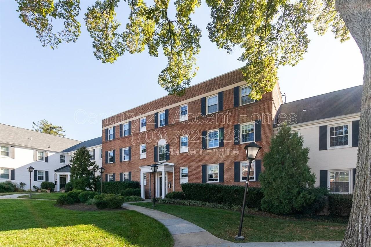 1303 S Walter Reed Dr #201 - Photo 2 of 35
