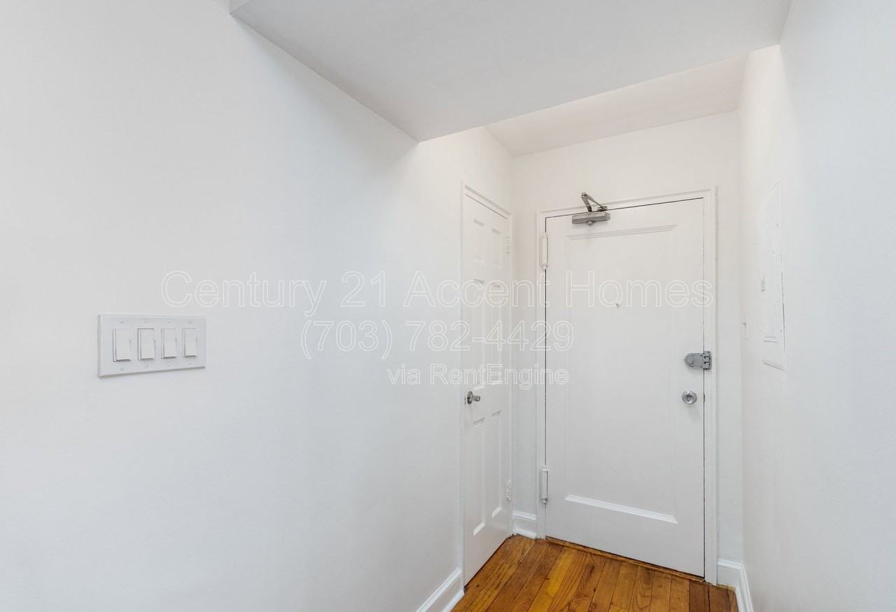 1303 S Walter Reed Dr #201 - Photo 4 of 35