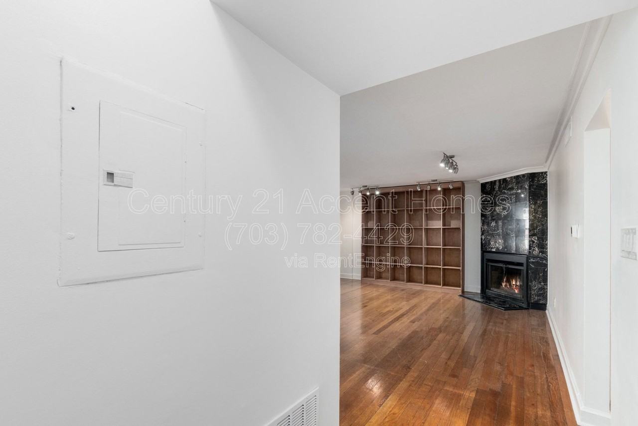1303 S Walter Reed Dr #201 - Photo 5 of 35