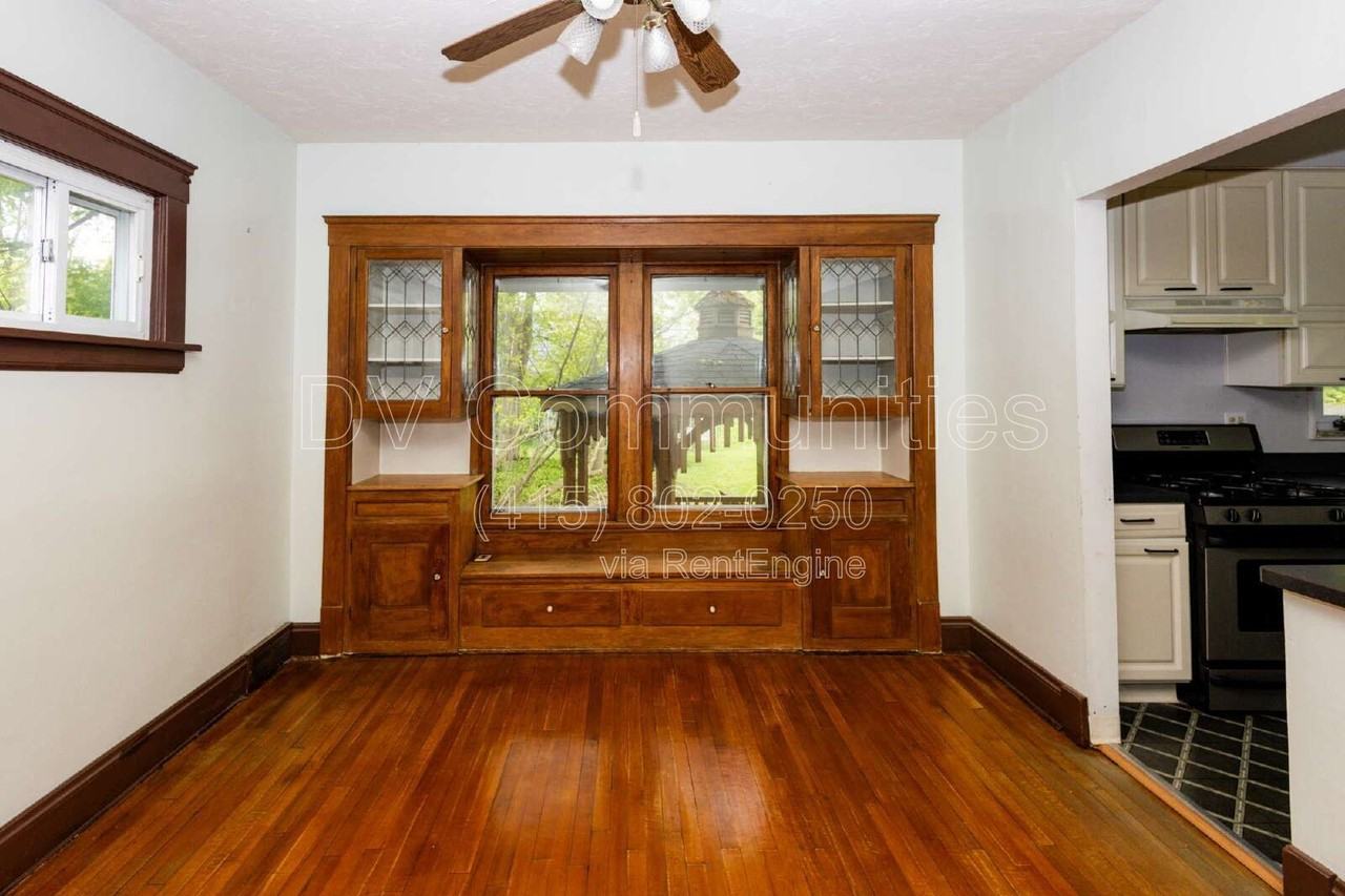 1584 Maple Rd - Photo 3 of 26