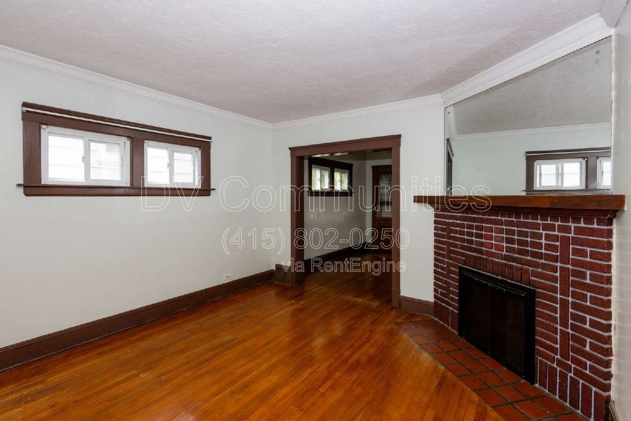 1584 Maple Rd - Photo 4 of 26