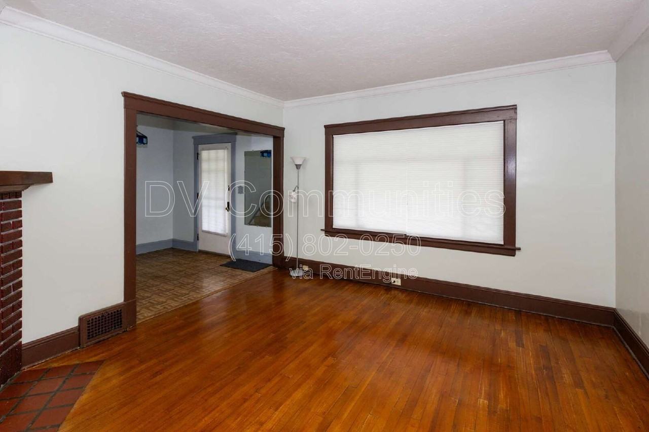 1584 Maple Rd - Photo 5 of 26