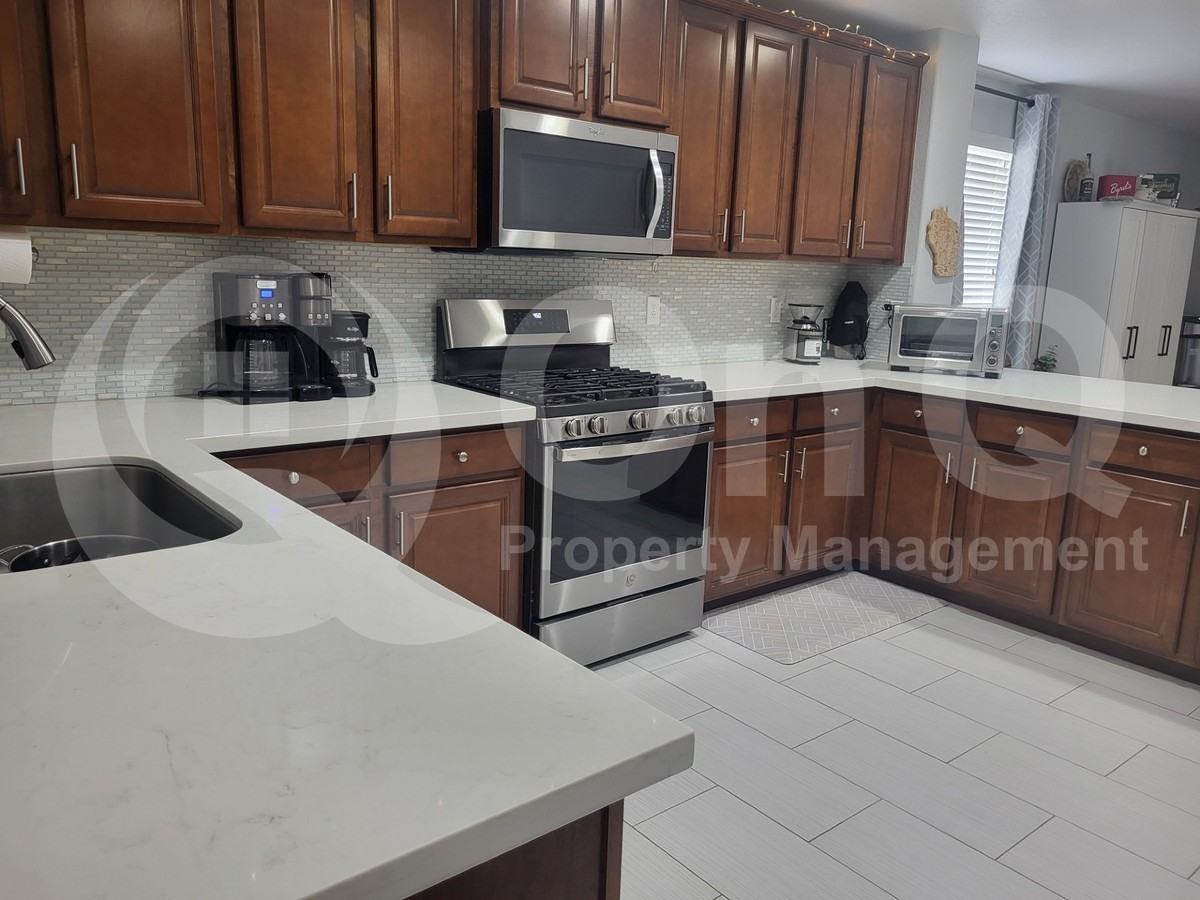 1125 E Daniella Dr - Photo 4 of 16
