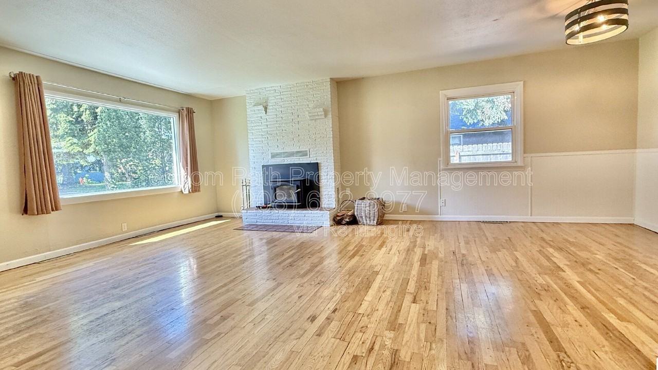 1008 Church St - Photo 4 of 23