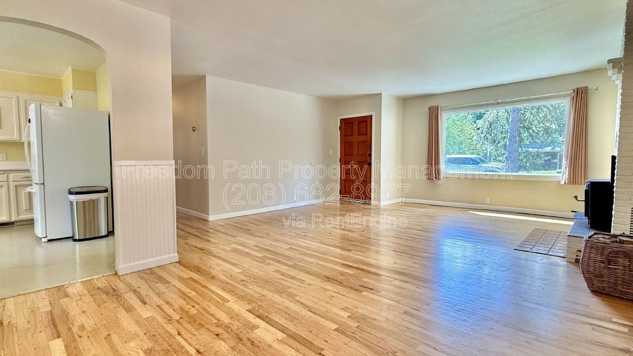 1008 Church St - Photo 5 of 23