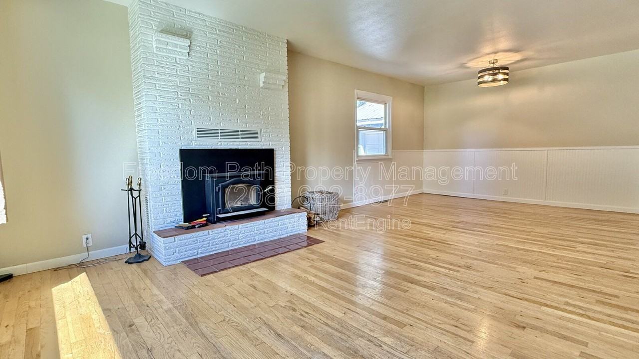 1008 Church St - Photo 6 of 23