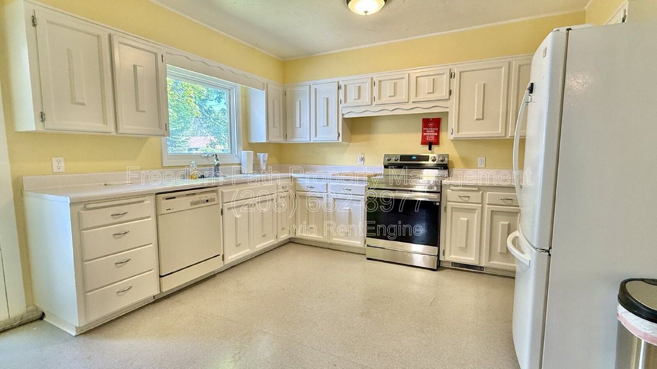 1008 Church St - Photo 7 of 23