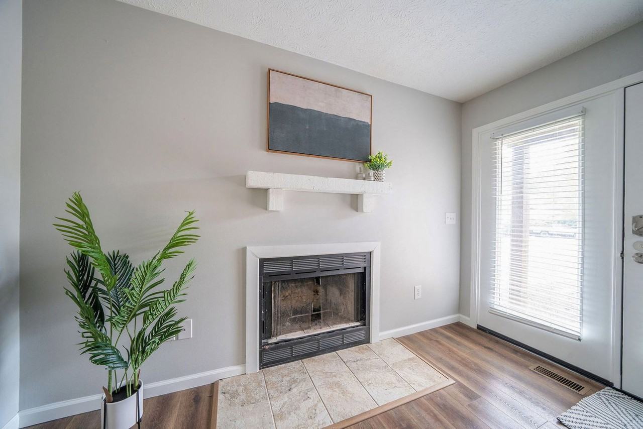 3150 Griggsview Ct - Photo 4 of 17