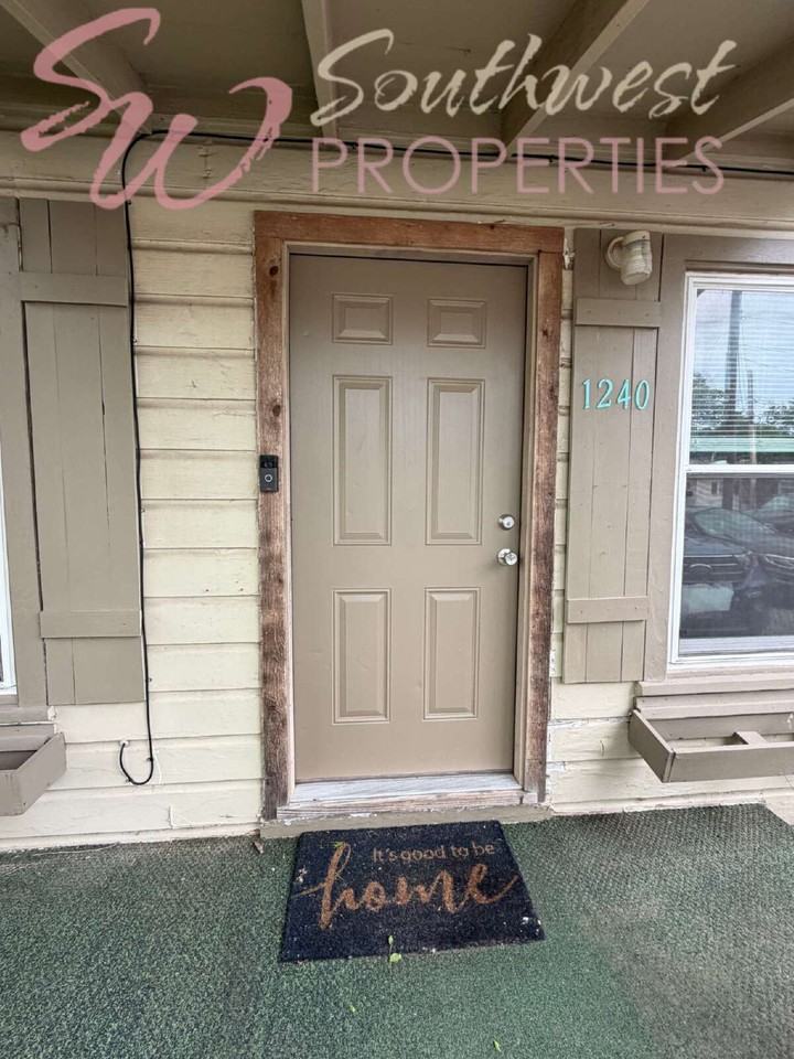 1240 N Garfield Ave - Photo 2 of 17