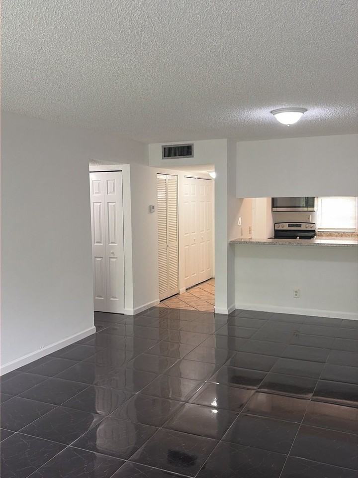 8540 N Sherman Cir #504 - Photo 6 of 11