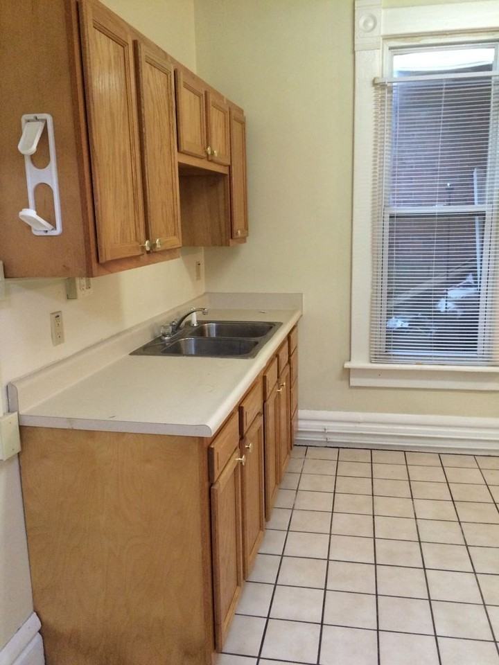 248 1/2 W 5th Ave #R - Photo 4 of 8
